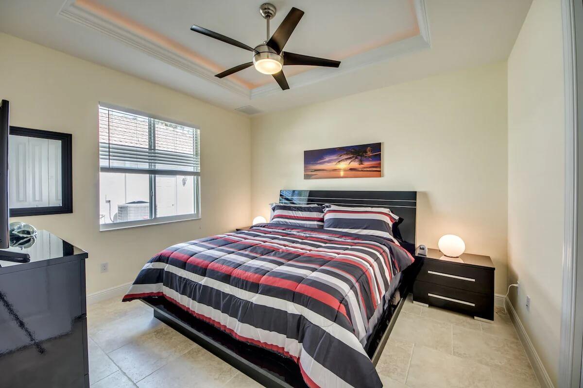 Luxusní vila na kanálu s bazénem