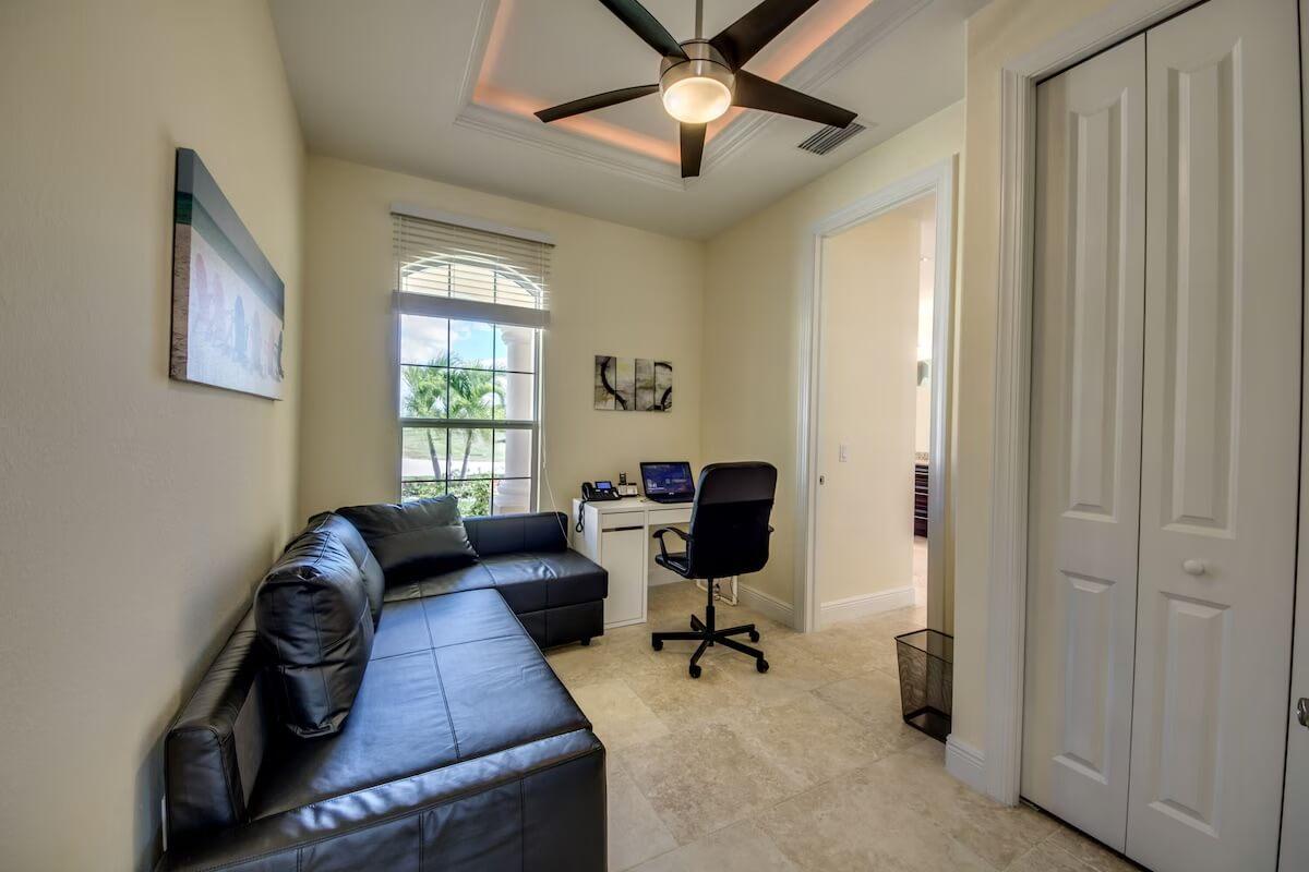 Luxusní vila na kanálu s bazénem