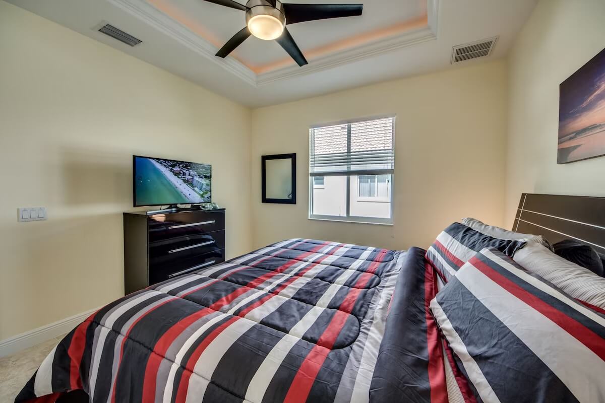 Luxusní vila na kanálu s bazénem